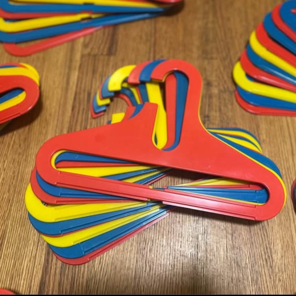 B&G NYC Retro MCM Mod Plastic Hangers Set of 10 teal Yellow Red Space Age Decor